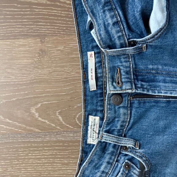 Levi’s Premium Mom Jeans - Picture 2 of 2